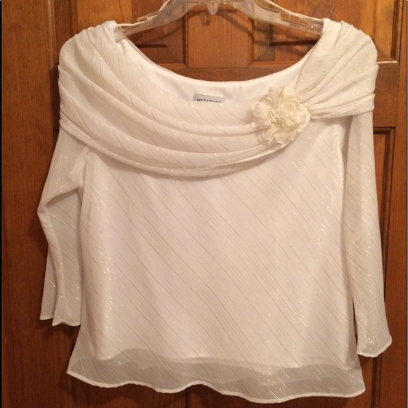 Metaphor Tops - 🌹Like New White w/ Gold & Silver Blouse w/ Flower
